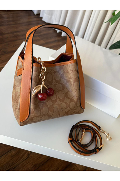 GENERAL حقيبة نسائية– مع ميدالية كرزة أنيقة