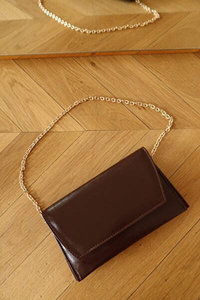 Tina İstanbul Клатч з ланцюжком-ремінцем темно-коричневого кольору
