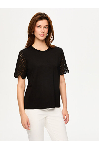 Faik Sönmez Kolları Kroşe Dantel Yuvarlak Yaka T-Shırt S26TSH082