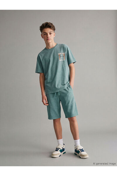 LC Waikiki Nevavm Boys' Shorts with Elastic Waist and Contrast Trim