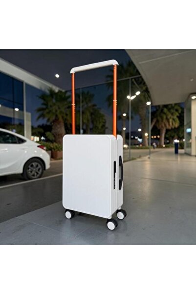 Akyat Modern Travel Bag with Smart Lock and 360° Wheels