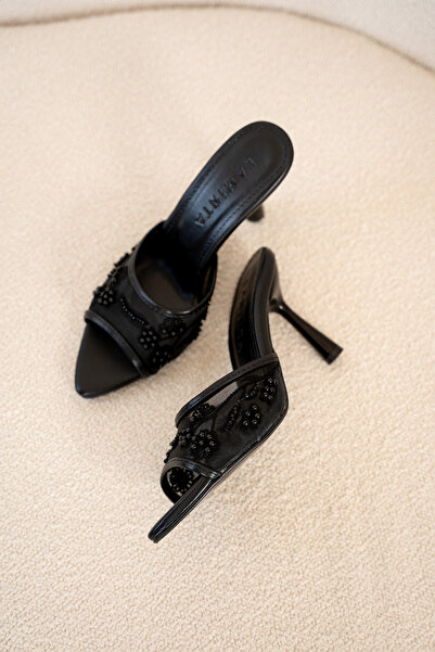 LAMİNTA نعال نسائية سوداء بكعب عالٍ مع تفاصيل تفصيلية في التصنيع