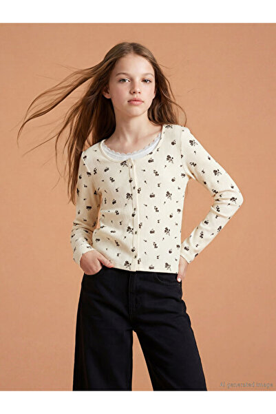 LC Waikiki RMZ GİYİM FARKIYA تي شيرت بناتي مزين بالزهور وياقة روبا بدون خياطة