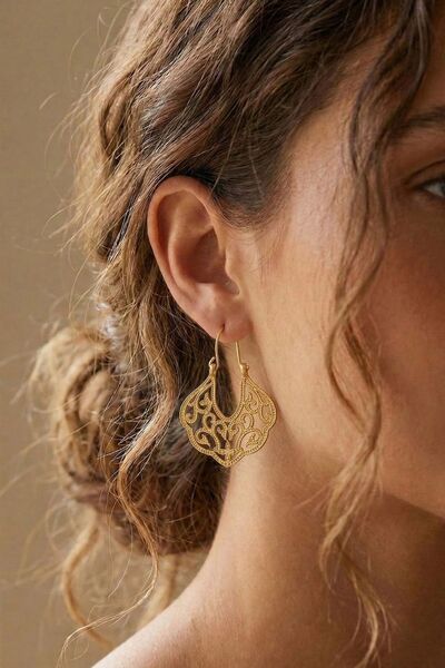 Clandestino أقراط مطرزة ذات ملمس عتيق باللون الذهبي