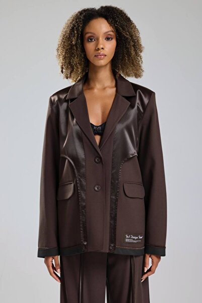 tw3 Жіночий сатиновий блейзер з деталями та коміром