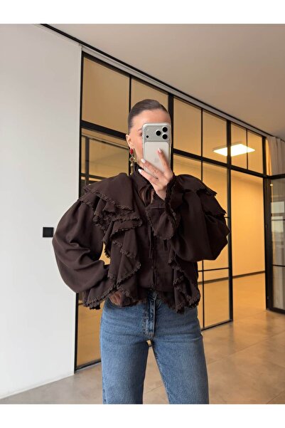 BB Bensu Buyruk بلوزة مطرزة بالدانتيل من فيرفيرلي باللون البني