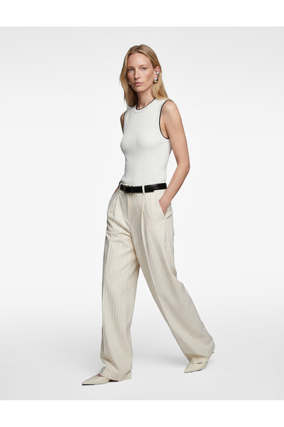 Koton Contrast Detailed Crew Neck Sleeveless Knitwear Blouse