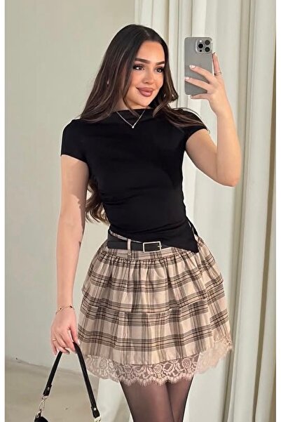 Alizstore بلوزة أساسية أنيقة سوداء بأكمام قصيرة - تصميم عصري يناسب الجسم