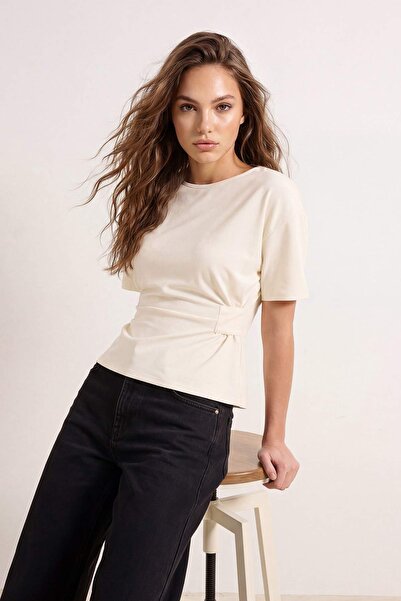 Συλλογή Trendyol Εκρού Εφαρμοστή Μπλούζα με Λαιμόκοψη Βάρκα, Χαμηλό Μανίκι, Κ...