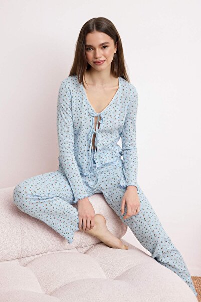Συλλογή Trendyol Ανοιχτό μπλε 100% βαμβακερό σετ πιτζάμες με δαντέλα και λουλ...