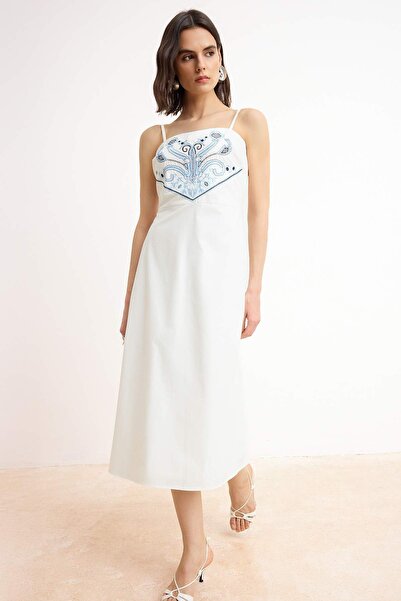 Συλλογή Trendyol Λευκό φόρεμα με κέντημα σε γραμμή Α με μίντι επένδυση από πο...