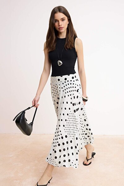 Trendyol Collection Fusta Midi cloș albă-multicoloră, pachet de cu buline TWO...