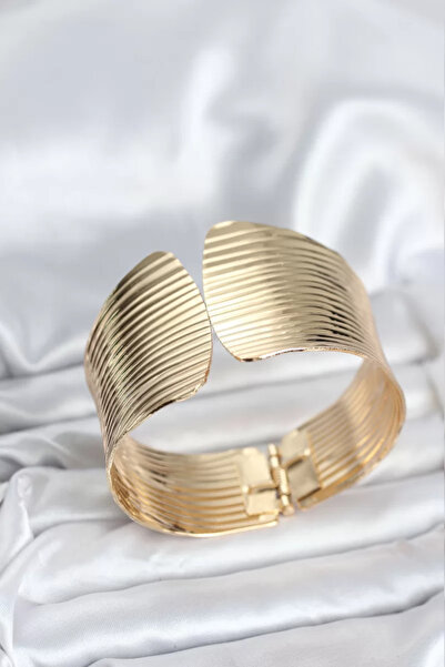 Skygo سوار نسائي موديل ليفه ذهبي اللون من النحاس - TJ-BB8062