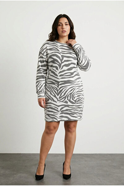 Stil Diva Mini haljina veće veličine sa dugim rukavima i okruglim izrezom, sa...