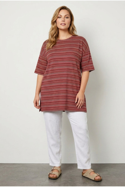 Stil Diva Tricou cu dungi cu decolteu cu fantă, mărime mare - jumătate de mân...