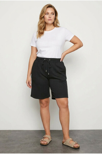 Stil Diva Σορτς μεγάλου μεγέθους με τσέπες και κορδόνι στη μέση, χαλαρή εφαρμ...