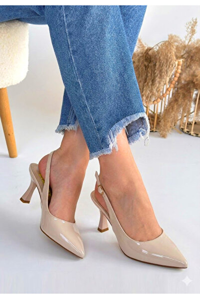 DUDYEN SHOES حذاء بكعب ستيليتو مفتوح من الخلف مصنوع من الجلد باللون البيج مقا...