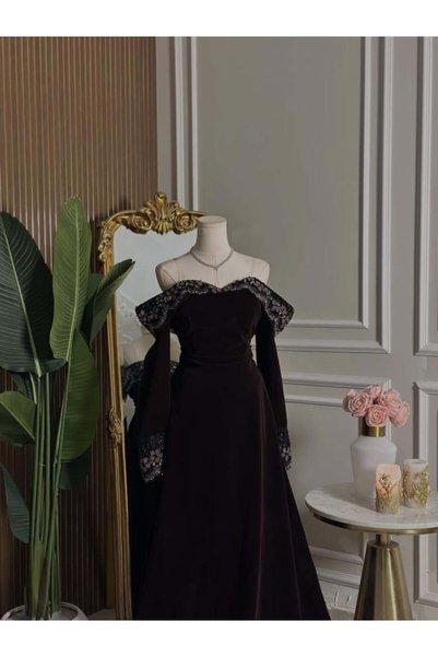 vanus fashion 6849-فستان سهرة مخملي بقصة أوف شولدر