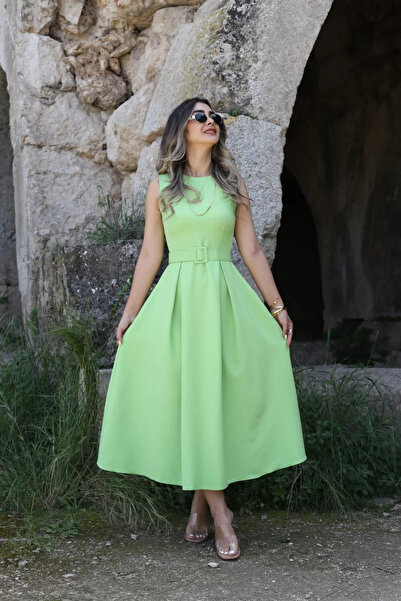 bytugcekaya Arašídově zelené šaty s ohlávkou a páskem