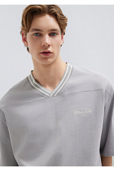 Mavi Jeans besticktes graues T-Shirt mit V-Ausschnitt, Übergröße / weiter Sch...