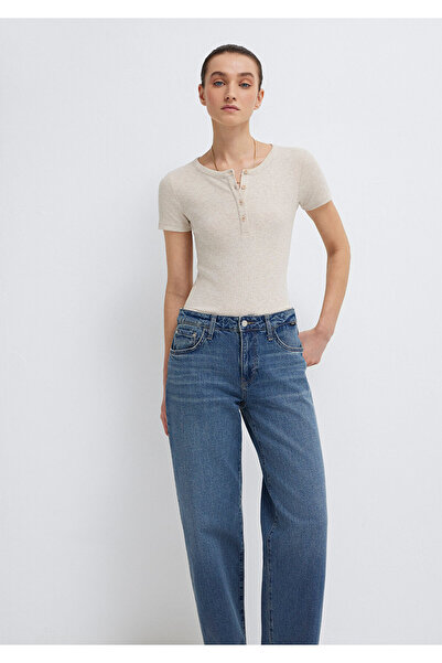 Mavi Beigefarbenes Basic-T-Shirt mit halbem Knopfverschluss, figurbetont gesc...