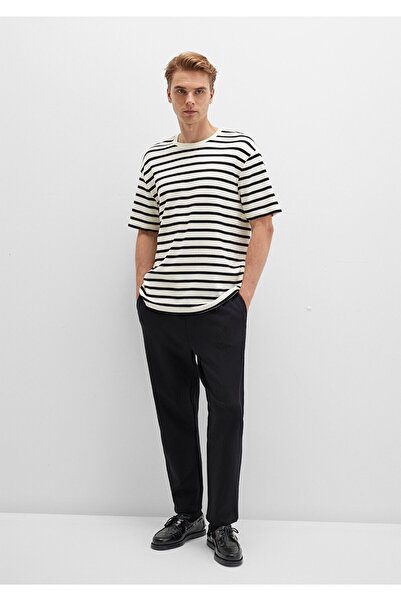 Mavi Tricou negru cu dungi ecru, cu potrivire largi / lejer confortabil croia...