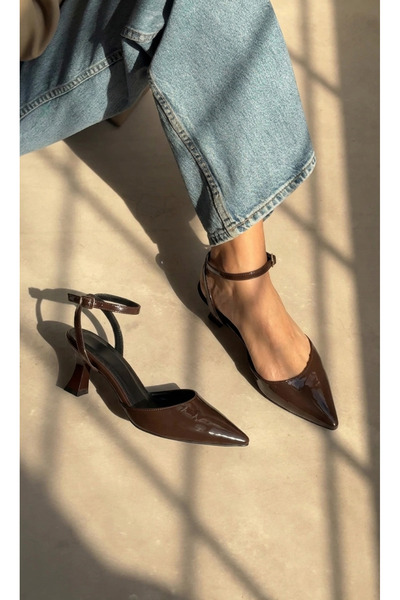 guijarro Σειρά Premium Καφέ Βραδινό Φόρεμα με Μυτερή Μύτη Με δέσιμο στον αστρ...