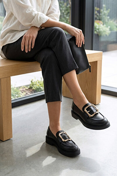 GRADA Μαύρα γυναικεία παπούτσια loafer από γνήσιο δέρμα με μεγάλη τετράγωνη χ...