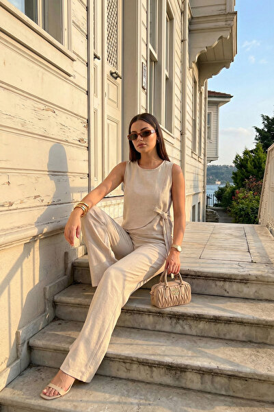 Lela Κοστούμι με κανονική εφαρμογή και λεπτομέρεια δεσίματος, με λαιμόκοψη πο...