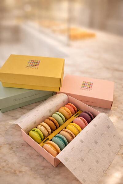 Macaron Sepeti علبة ماكرون مكونة من 12 قطعة