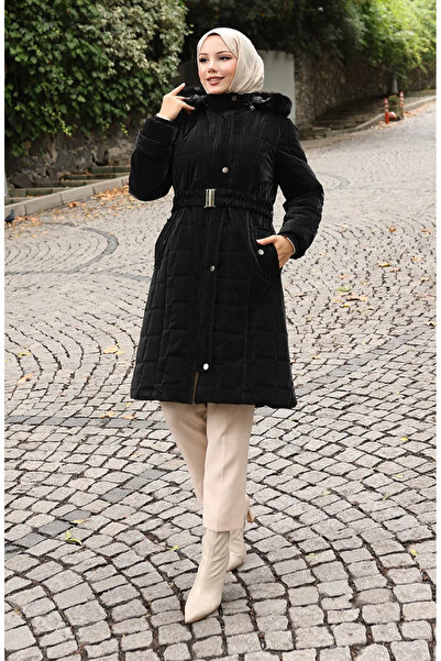 sefamerve معطف مبطن بحزام من الفرو بغطاء رأس 6307-01 أسود