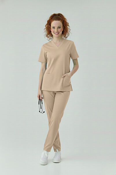 HEMİ بدلة موظف فني وسكرتير طبي من موث تكنيكيس باللون البيج من الليكرا