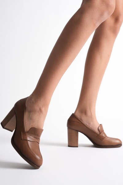ANALİN SHOES Kadın Hakiki Deri Saraçlı Klasik Topuklu Ayakkabı Ceviz