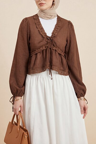 Modamorfo Bluză semi-transparentă cu decolteu în V și detalii cu volane - maro