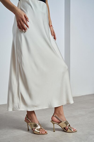 NİŞANTAŞI SHOES Zoya Gold Patterned Cross Strap Thin Heeled Women's Sandals