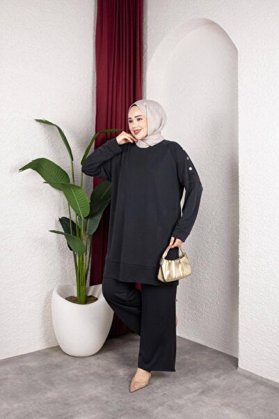 QUAWEAR Crew Neck Sweatpants Set with Side Slits and Rivet Detailing, Low Sho...