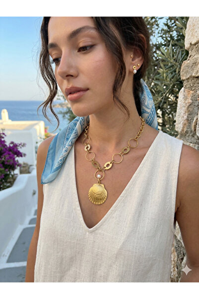 LA PELİZİA Gold Renk Büyük Deniz Kabuğu Uçlu İnci Detaylı Tasarım Kolye