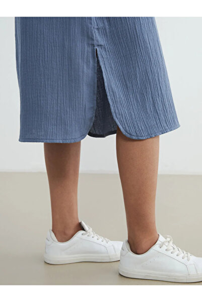 LC Waikiki Μπλε φόρεμα μουσελίνας με υφή πουκαμισένιου γιακά και oversized εφ...