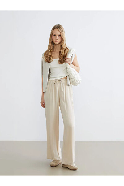 LC Waikiki Μπεζ γυναικείο παντελόνι με ελαστική μέση και φαρδιά μπατζάκια