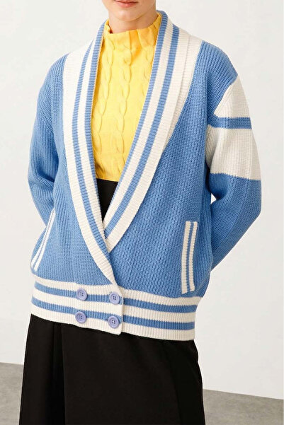 On Fashion سترة نسائية بجيبين مزدوجين بلونين من سيلانيك كوليج - أزرق