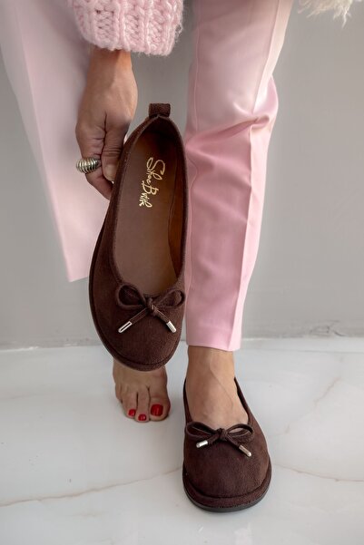 Shoebutik Жіночі балетки Elara темно-коричневого кольору із замші на плоскій ...