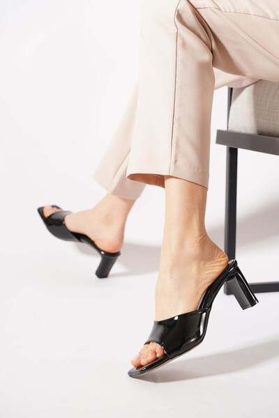 Moda Pie Lisater single strap flat face women's heeled slippers black patent ...