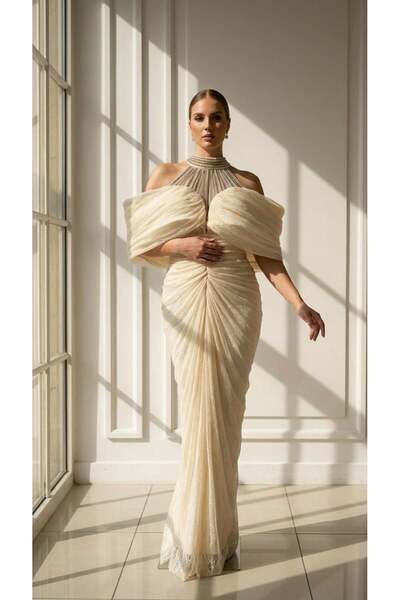 aşkın göksu Kemik Halter Yaka Düşük Kol Misinalı Önden Yırtmaçlı Dantel Kadın...