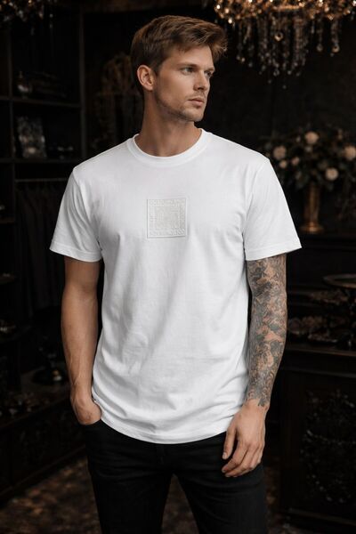 Gül Maison Tricou cu model QR în relief – Material premium cu croială confort...