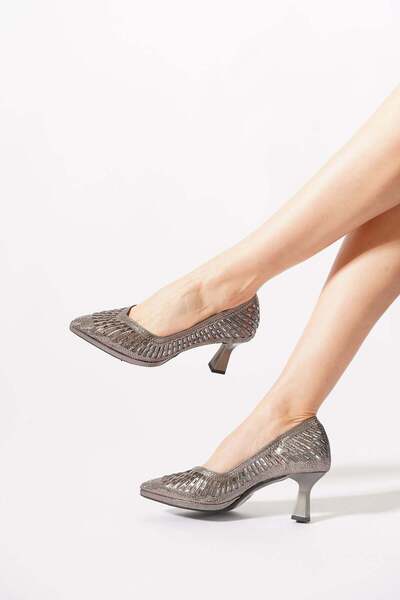 Moda Pie Βραδινό φόρεμα με τακούνι από πλατίνα σατέν, με διχτυωτό ύφασμα στην...