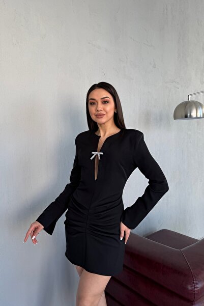 Serica Moda Μαύρο μίνι φόρεμα με λαιμόκοψη V και λεπτομέρεια φιόγκου