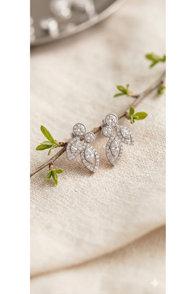 XUPING JEWELRY Zirkon Taşlı Gümüş Renk Yaprak Tasarım Küpe – Şık ve Zarif Kad...
