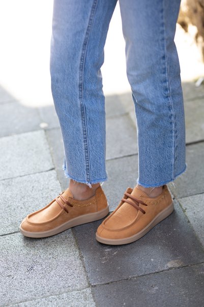 Venüs Ern-2611001 Genuine Nubuck Leather Flat-Sole Shoes with Saddle Leather Details