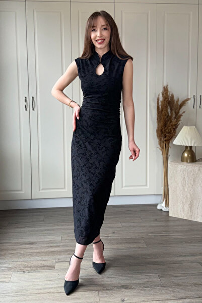 Dilay Gökoğlu Butik Göğüs Detaylı Kadife Çiçek Baskılı Midi Siyah Tül Elbise