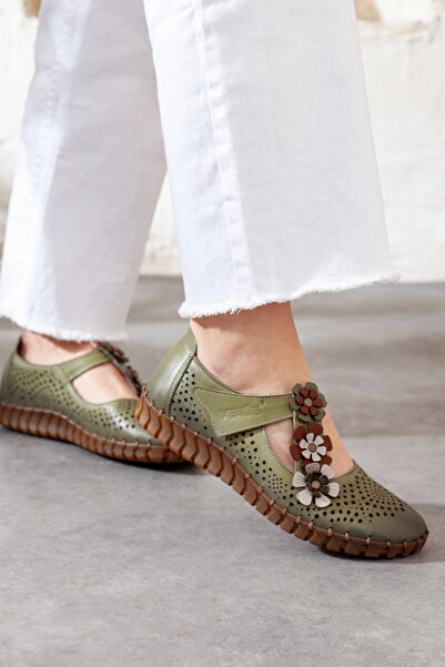 Adım Adım Venüs Genuine Leather Orthopedic Shoes with Floral Accessories